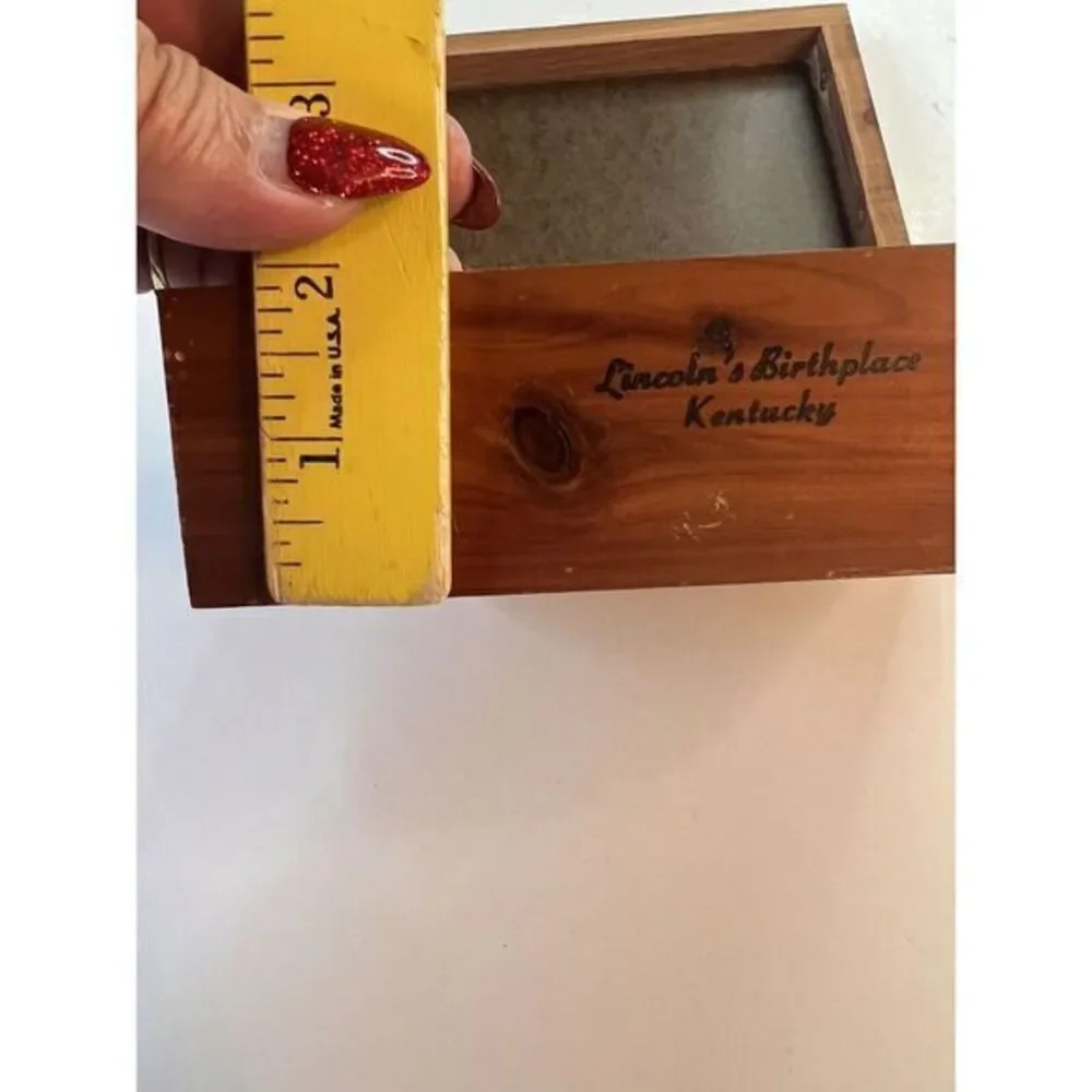Vintage Miracle of Friendship Cedar Trinket Box  Kentucky Lincoln's‎ Birthplace